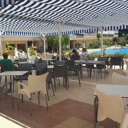 Pool & Restaurant 아파트