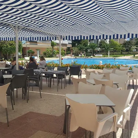Pool & Restaurant 아파트